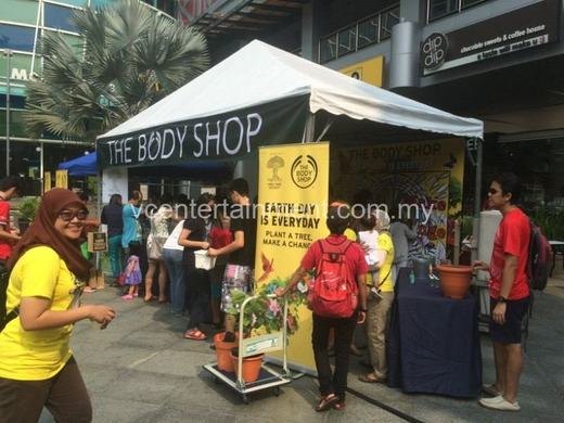 The Body Shop , Earth Day @the Curve event photo 1, 2016