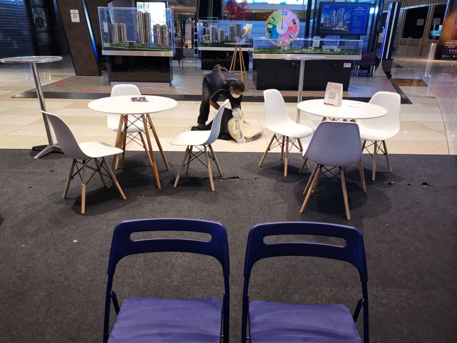 Eames Table - White