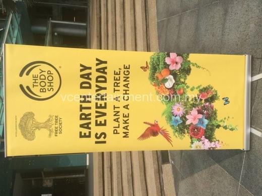 The Body Shop , Earth Day @the Curve event photo 5, 2016