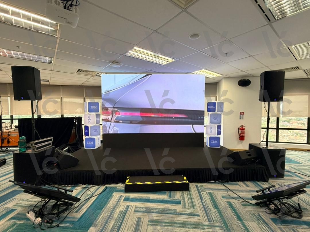 Stage 1ftH x 8ft x 16ft