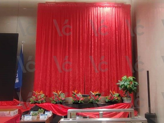 Curtain Launch with Truss System