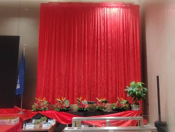 Curtain Launch with Truss System